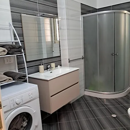 Entela Apartament شقة